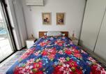 Location vacances Kazanlak - Large Private Guest House Self Check-in Central Kazanlak Apartment Downtown with Full Kitchen, Dining Room, King Beds, Garden Patio & Free Parking-2