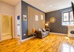Location vacances Lincoln - Suite 1 - Class Apartment With King Sized Bed-4