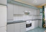 Location vacances Poznań - Cozy Apartment for 4 People with Swimming Pool and Tennis Court by Noclegi Renters-3