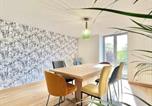 Location vacances Pulney - Gîte Charme 4 Chambres avec Salle d'eau, Confort Moderne - Fr-1-584-368-2