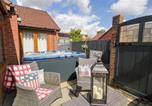 Location vacances Tower bridge - Pentre Country Studio-2