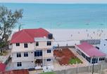 Location vacances  pongwe - Steps to Sand Oceanfront Uroa-3