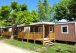 Camping Petit-Palais-et-Cornemps - Village La Rivière Fleurie-3