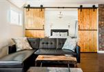 Location vacances  Canada - Stylishly Remodeled Queen Victoria Loft-1