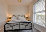 Location vacances Margate - Casa Cella - Centrally located 4 bedroom house with private driveway and garden-1