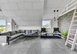 Location vacances Nørre Lyngvig - 8 Bedroom Amazing Home In Ringkøbing-3