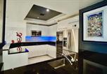 Location vacances Las Vegas - High-Rise Two-Bedroom Condo with Panoramic City Views-2