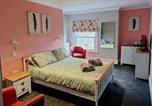 Location vacances Godalming - Comfortable Double Room with Bath-1