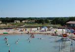 Location vacances La Chapelle-Hermier - Chalet 2 chambres calme, piscine, proche lac Jaunay - Fr-1-783-10-2