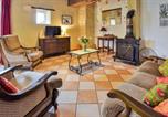 Location vacances Deux-Jumeaux - Cozy Home In St Germain Du Pert-3