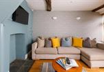 Location vacances Chichester - Charming three-bedroom central townhouse-1