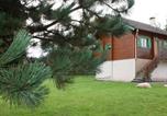 Location vacances Plombières-les-Bains - Chalet cosy avec piscine privée au Val-d'Ajol, 3 chambres - Fr-1-589-597-4