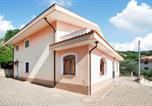 Location vacances Penne - 3 Bedroom Awesome Home In Villa Celiera-2