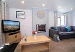 Location vacances  Royaume-Uni - 2 Bedroom Superior Lodge with Hot Tub-3