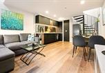 Location vacances  Australie - Modern 1 Bedroom Apartment-2