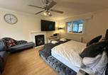 Location vacances Clacton-on-Sea - 4 Bed House - Sleeps 8 - Pets - Parking - Wifi-3