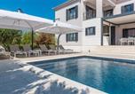 Location vacances Polača - Luxurious Zadar Villa 5 Bedrooms Villa Tranquil Adore Private Heated Pool-3
