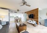 Location vacances  Parc national des Everglades - Beach townhouse with shared pool, tennis & marina - Ac, Wifi & snowbird-friendly-1