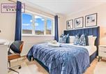 Location vacances Godalming - Spacious Family & Contractor Home, Garden, 3x Free Parking, Netflix, Wifi by Redwood Stays-3