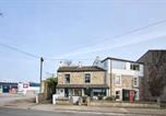 Location vacances  Gare de Morecambe - Host & Stay - Beachcomber Cottage Apartment-4