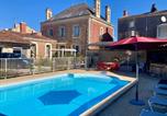 Hôtel Vendée - La Villa des Roses Gîte Chambres d'hôtes Piscine chauffée-1