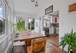 Location vacances Meriden - Sea Cliff Charm: 5 Mins to Beach, Firepit-2
