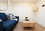 Location vacances  Gare de Swansea - Albert Hall City Luxe-3