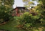 Location vacances Crook - Tree House, Partial Lake Views Pet Friendly-2