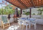 Location vacances  Province de Vibo-Valentia - Beautiful Apartment In Briatico-1