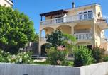 Location vacances Sveti Filip i Jakov - Apartments with parking space Sveti Filip i Jakov, Biograd - 25392-1