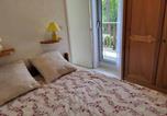 Location vacances Cabourg - Appartement T2 au cœur de Cabourg avec balcon, parking & acceptant animaux - Fr-1-465-16-3