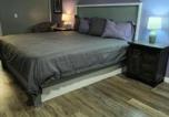Hôtel Helen - Blue Sky Inn- Complimentary Happy Hour Th-Sun, Veteran owned, Full Breakfast, Best green space, 1 mile from Blue Ridge, Fire Pit-3