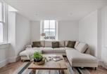 Location vacances  Gare de Bath - Central 2-Bed Apartment Stunning Views-1