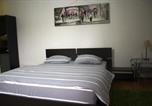 Location vacances  Musee du Village Bucarest - Decebal premium apartment-1