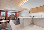 Location vacances Crans-Montana - Mercure 202 sur la place du village a Anzere-2