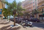 Location vacances Menton - Grand 2p face mer avec balcon, parking, piscine et spa en centre-ville à Menton - Fr-1-196-284-3