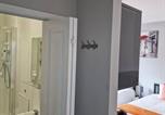Location vacances  Gare de Norwich - Budget studio apartment ensuite shower & parking-3