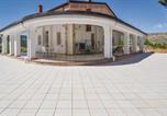 Location vacances Piana degli Albanesi - 5 Bedroom Nice Home In Monreale-2