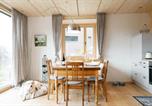 Location vacances  Haut lieu tectonique suisse Sardona - Apartment Strohballenhaus-3