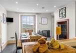 Location vacances Brixton - New 2023 Modern Luxury Holiday Home on the Beach in Devon - Free Parking, Pets Welcome, Sleeps 10-3