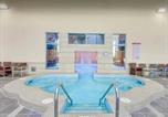 Location vacances Canmore - Cozy One Bedroom Condo with Indoor Pool and Hottub-2
