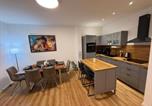 Location vacances  Gare d'Hagen - Neu - Apartment For 6 In Hagen- Direct Parking! A45 - A1 - A46 Richtung Dortmund Netflix - Wifi, Fully-Automatic-Coffemashine, Kitchen, Netflix, Disney-1