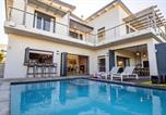 Location vacances Kleinmond - Havn House Modern Luxury & Pool Mountain Views-2