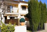 Location vacances Torroella de Montgrí - Casa moderna con piscina comunitaria, cerca de L'Estartit y actividades en la playa - Es-323-51-3
