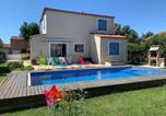 Location vacances Ortaffa - Villa climatisée avec piscine privée, 3 ch, jardin, parking et Wifi à Elne - Fr-1-776-113-1