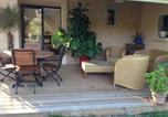 Location vacances Monhoudou - Ancien Fournil Cosy avec Piscine Couverte, Parc Verdoyant et Sauna, à 30 mn du Mans - Fr-1-410-432-3