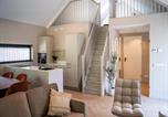 Location vacances Eindhoven - Modern Luxe Ecovilla with Terrace on the Water-2