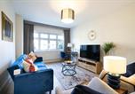 Location vacances  Gare de Newport - Large 3-Bedroom Escape, Timeless Charm, Near Monmouth Castle, Guests 6, Parking, Free Wifi-3
