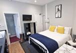 Location vacances  Gare de Norwich - Budget studio apartment ensuite shower & parking-1