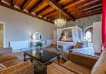 Hôtel Allevard - Château De La Rive Suite Romantique-1
